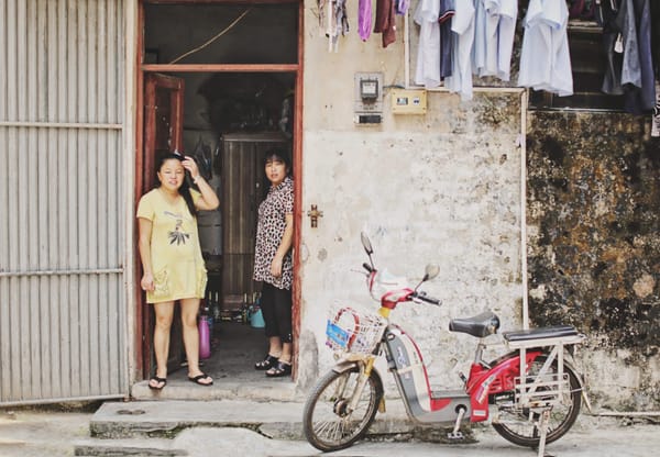 Photography tip no 2: Travel Photography vs. Street Photography, What's the Real Difference?